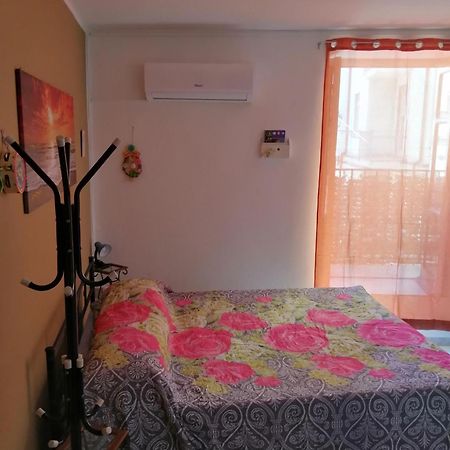 Room Holiday "Al Centro Storico" Palermo Exteriör bild