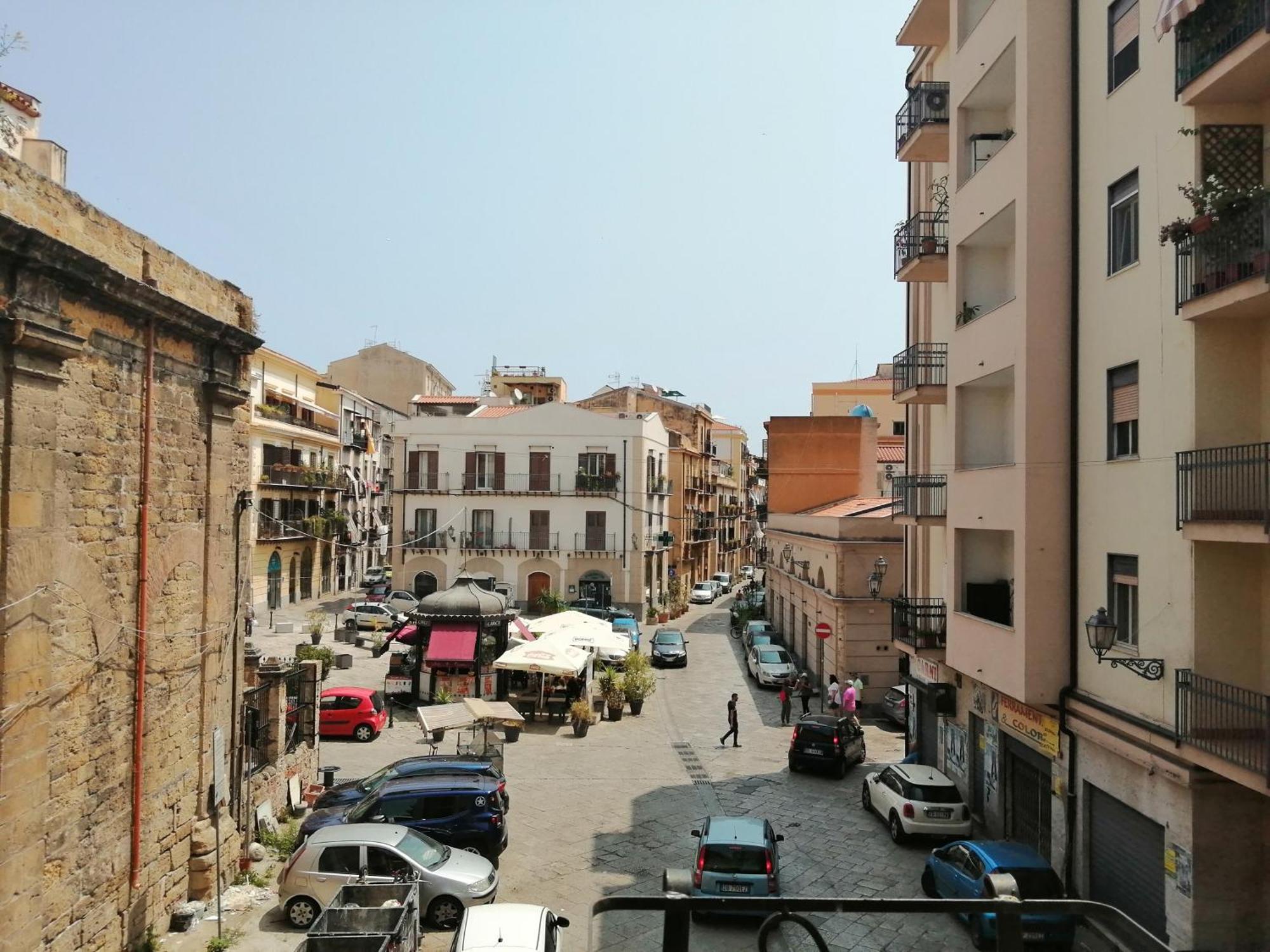 Room Holiday "Al Centro Storico" Palermo Exteriör bild